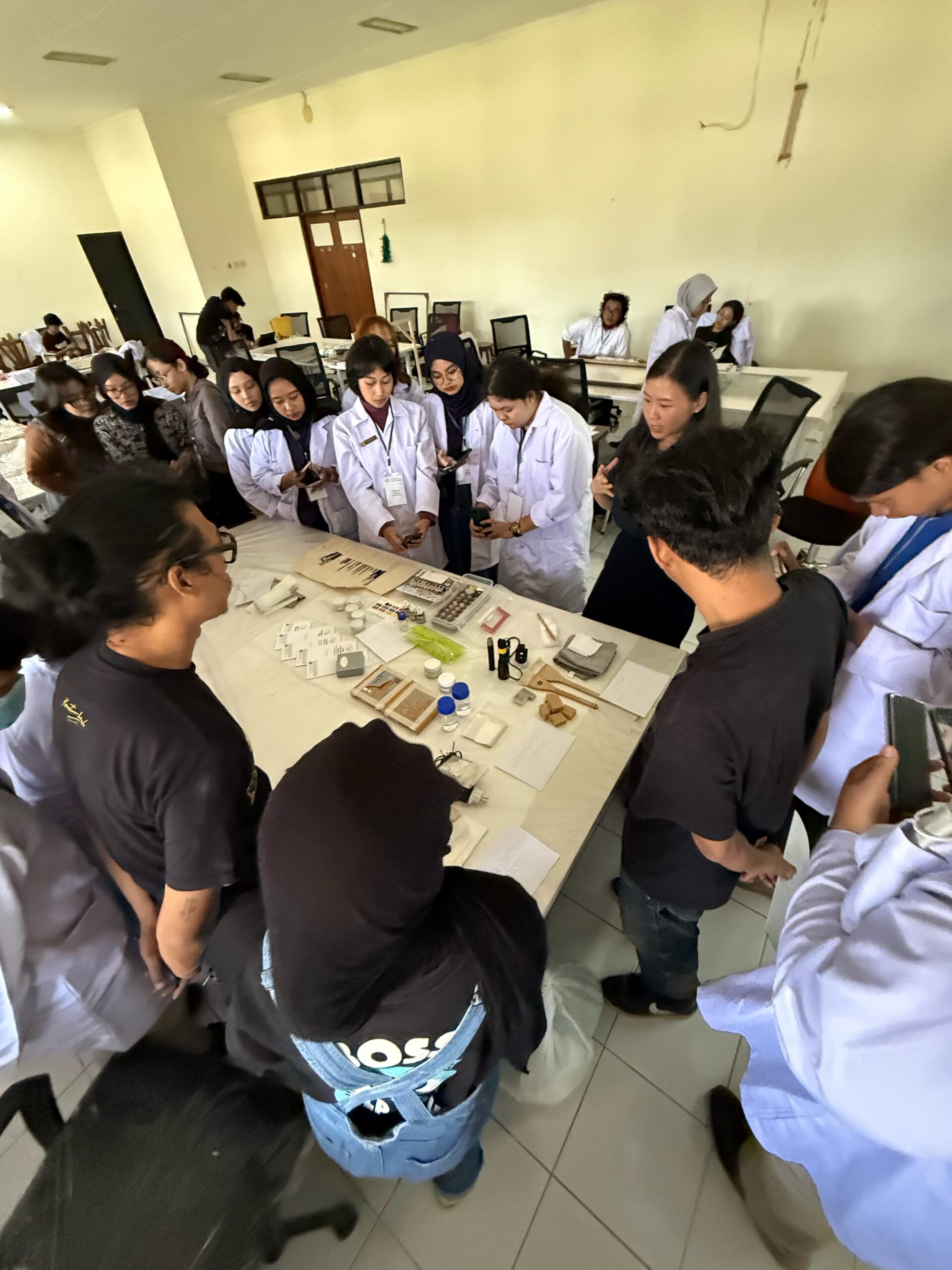 Workshop Konservasi Lukisan